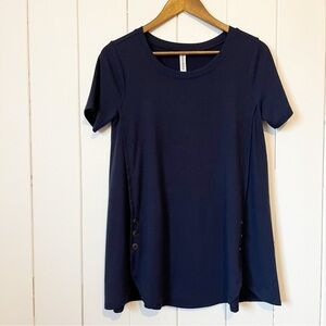Zenana Premium Navy Blue T-Shirt. Size Medium.